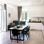 Belvedere 229 Lakeview דירה